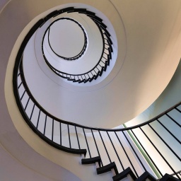 Ein spiralförmiges Treppenhaus