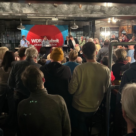 Viel Andrang beim Lokalzeit Stadtgespräch zur Rüttenscheider Straße in Essen am 20.03.2025