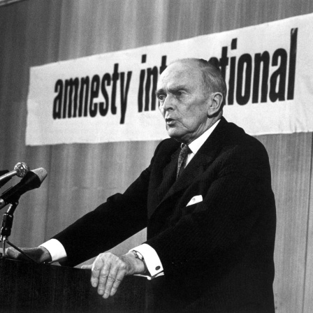 Der irische Jurist und Politiker Sean MacBride während einer Eröffnung einer Tagung von Amnesty International 1973 in Wien (Archivbild)