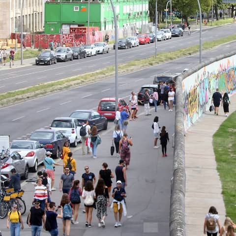 Das längste noch erhaltene Teilstücks der Berliner Mauer, der East Side Gallery, die vor 30 Jahren fiel.
