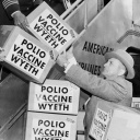 Polio-Impfstoff wird 1955 nach Europa verschifft
