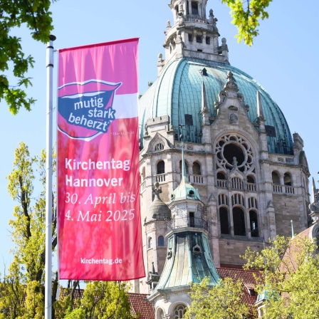 Fahne des Evangelischen Kirchentages in Hannover (2025)