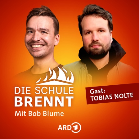 Tobias Nolte und Bob Blume auf dem Podcast-Cover von &#034;Die Schule brennt - Mit Bob Blume&#034;