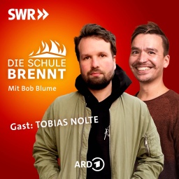 Tobias Nolte und Bob Blume auf dem Podcast-Cover von &#034;Die Schule brennt - Mit Bob Blume&#034;