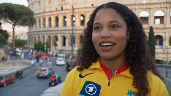 Sportschau - 'oh Happy Day' - Kugelstoßerin Ogunleye Singt, Tanzt Und Lacht In Rom