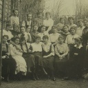 Anna Seghers - damals noch Netty Reiling (Mitte, mit Brosche) -  und andere Schülerinnen während des ersten Weltkriegs. © Privat"