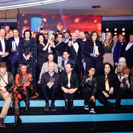Gruppenbild aller Gewinner des Deutschen Computerspielpreises vom 14.05.2025 am Rande der Verleihung im Palais am Funkturm in Berlin 