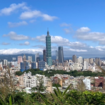 Die Millionen-Metropole Taipeh liegt im Norden Taiwans, ist Hauptstadt und Regierungssitz. Taipeh wird von der Stadt Neu-Taipeh komplett umschlossen, gemeinsam bilden sie den größten Ballungsraum des Inselstaats.