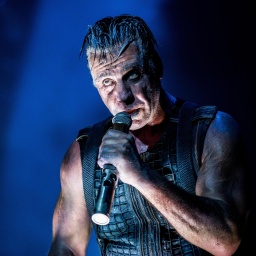Rammstein-Sänger Till Lindemann bei einem Konzert in Odense (Dänemark)
