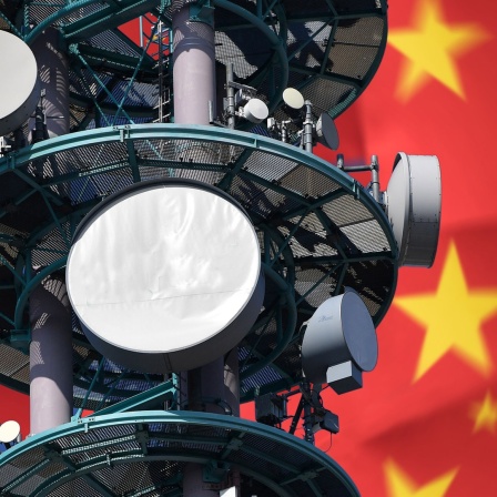 Fotomontage Mobilfunkmast vor einer chinesischen Flagge 