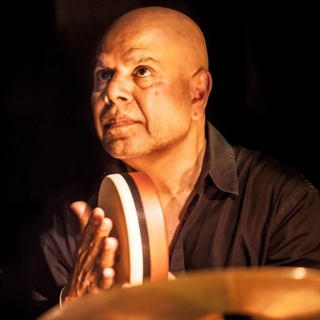 Ramesh Shotham spielt Cella bei der Veranstaltung "InterAction", im August 2013.