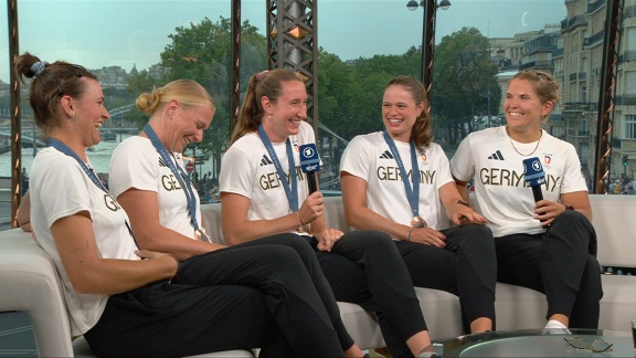 Sportschau Olympia 2024 - Nach Bronze: Der Deutsche Doppelvierer Der Frauen Im Interview