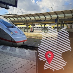 Ein ICE fährt in den Bahnhof Freiburg ein, während ein Aufzug bereitsteht, um Rollstuhlfahrer in den Zug zu bringen.