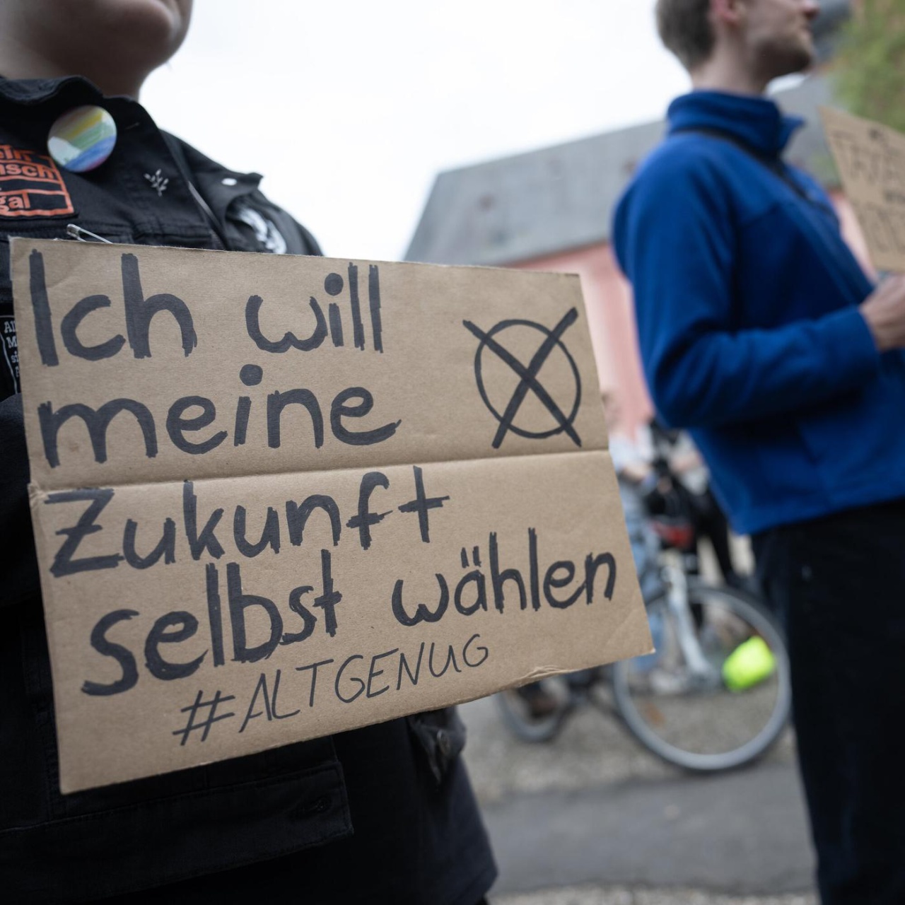BR24 Thema des Tages · Start der U-18-Wahl in Bayern · Podcast in der ...