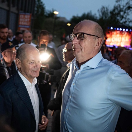 Bundeskanzler Scholz und Brandenburgs Ministerpräsident Woidke