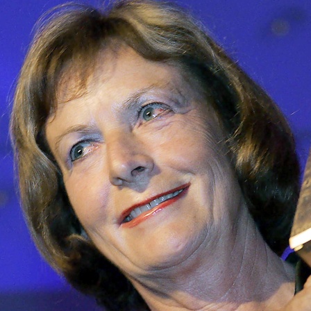 Ingrid Mickler-Becker erhält 2005 ie goldene Sportpyramide