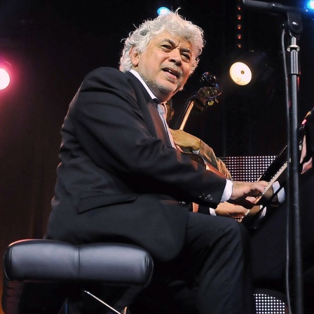 Monty Alexander am Piano auf der Bühne des 34. Festival de jazz sous le chapiteau. 