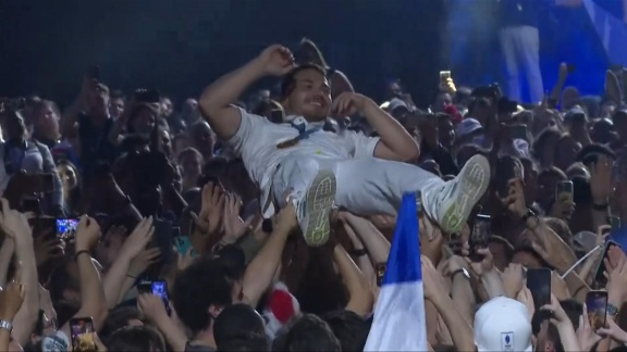 Sportschau Olympia 2024 - Nach Goldmedaille - Crowdsurfing Für Rugby-kapitän Dupont