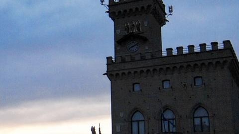 San-Marino: Sonnenuntergang am Regierungspalast