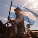 Gaucho mit argentinischer Flagge