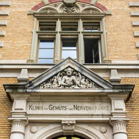 Historischer Eingang der Universitätsklinik für Psychiatrie und Psychotherapie Tübingen