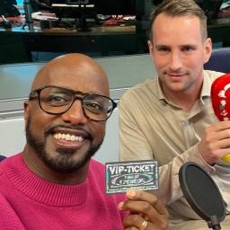 Yared Dibaba mit Schausteller Ronny Cornelius