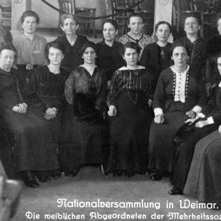 Die weiblichen Abgeordneten der Mehrheitssozialisten in der WAeimarer Nationalversammlung am 1. Juni 1919