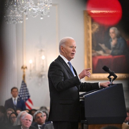 US-Präsident Joe Biden hält im Außenministerium in Washington eine Rede.