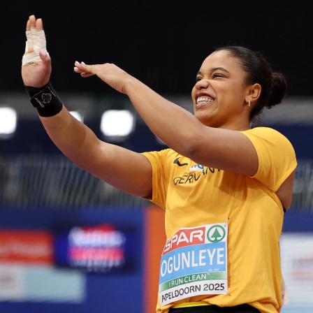 Yemisi Ogunleye reagiert glücklich während der Quali