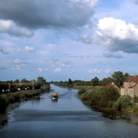 Blick über die Landschaft am ehemaligen Friedrichsgraben, heute Polesskij Kanal, bei Polessk, früher Labiau, am 02.09.2002. Pollesk liegt heute im zu Russland gehörenden Kaliningrader Gebiet - im früheren Ostpreußen.