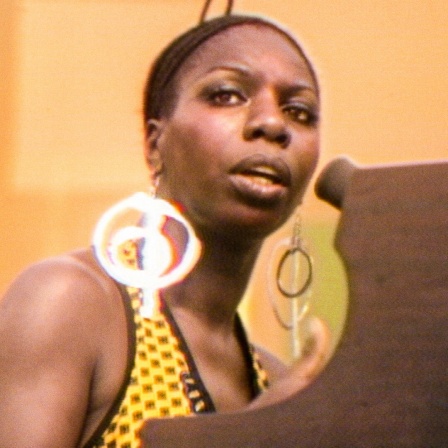 Jazzsängerin und -pianistin Nina Simone am Flügel
