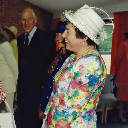 Stephanie Shirley und Queen Elizabeth II