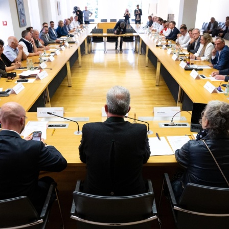 CSU und Freie Wähler nehmen Koalitionsverhandlungen auf