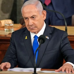 Der israelische Premierminister Benjamin Netanjahu steht während einer Sitzung des Kongresses im Kapitol in Washington am Rednerpult.