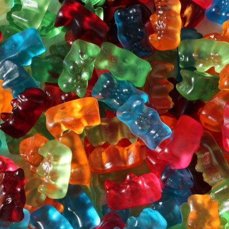 Blaue Gummibärchen gibt es, aber sie sind selten. Die meisten Verbraucher sind wohl skeptisch und lehnen die Farbe bei den Bärchen ab