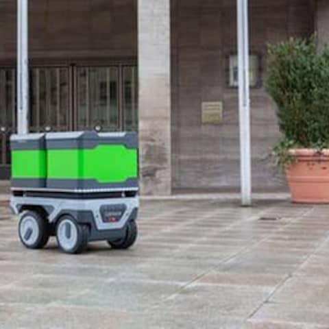 Thomas Anderer und Efeu Campus in Bruchsal entwickeln einen Paketwagen, der geräuschlos durch Wohngebiete surrt und Pakete ausliefert.