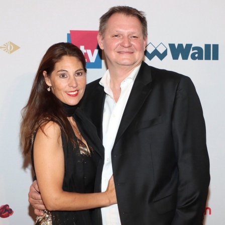 Sören Bauer (r.) mit Ehefrau Julia Bauer (l.) beim Movie Meets Media Event in Hamburg.