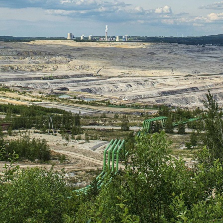 Tagebau Turow mit Kohlekraftwerk