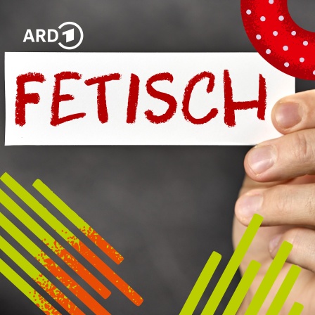 Eine Hand hält ein Schild mit der Aufschrift "Fetisch"