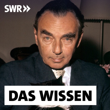 Der deutsche Schriftssteller Erich Kästner (*23.2.1899 - 29.7.1974) mit Katze, undatierte Aufnahme