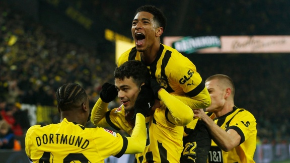 Sportschau Bundesliga - Bvb Trifft Vier Mal - Augsburg Antwortet Aber Nur Drei Mal