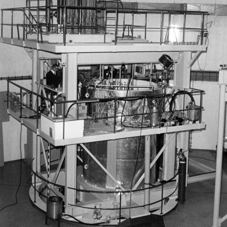 An der sogenannten Null-Leistung-Reaktoranlage werden im Kernforschungszentrum Geesthacht bei Hamburg am 8. November 1967 physikalische Experimente am Reaktorkern durchgeführt. Nach Abschluss der Versuche werden die 16 Brennelemente nach Kiel transportiert und in den Reaktor des ersten deutschen atomgetriebenen Schiffes, der &#034;Otto Hahn&#034;, eingebaut.