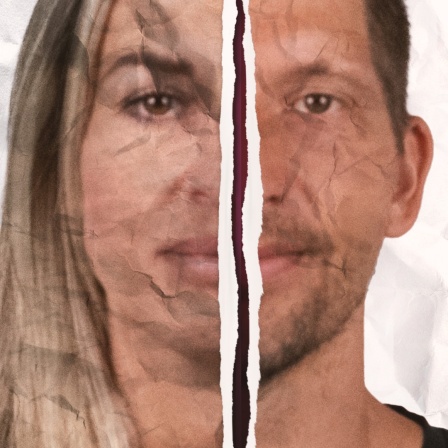 Zwei montierte Gesichtshälften vor zerknittertem Papier-Hintergrund: Julia und Tim (3. Staffel)