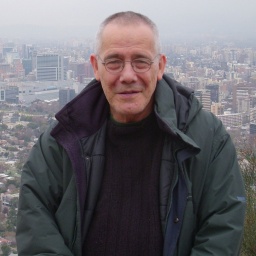 Der britische Musikwissenschaftler Philip Tagg am Cerro San Cristóbal, in Santiago de Chile, im Jahr 2013.