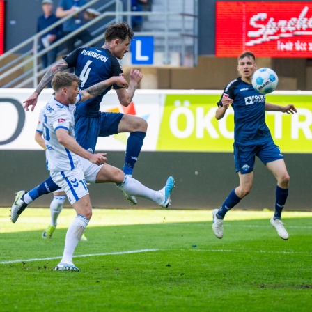 Paderborns Calvin Brackelmann erzielt das Tor zum 1:1