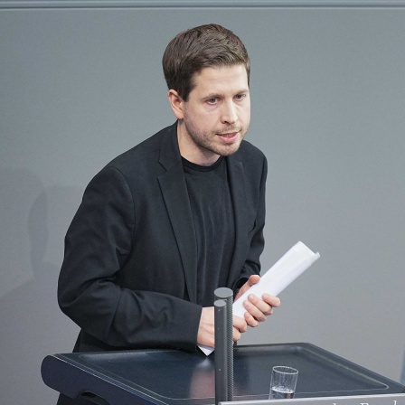 evin Kühnert, ehemaliger SPD- Generalsekretär, spricht im Bundestag in der Generaldebatte zur "Situation in Deutschland".