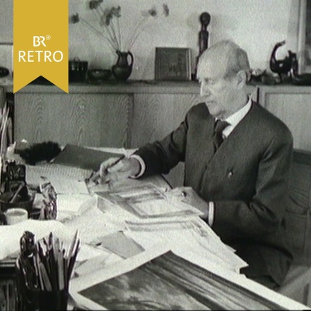 Emil Preetorius an seinem Schreibtisch im Jahr 1963.