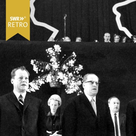 SPD-Vorsitzender und Kanzlerkandidat Willy Brandt und Herbert Wehner am  27.11.1964 SPD Parteitag Karlsruhe