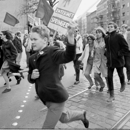 Studenten protestieren 1968 in Berlin-Neukoelln.