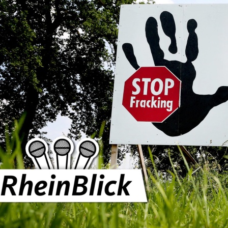 Bild eines Protestschildes gegen Fracking mit der Aufschrift "Stop Fracking"